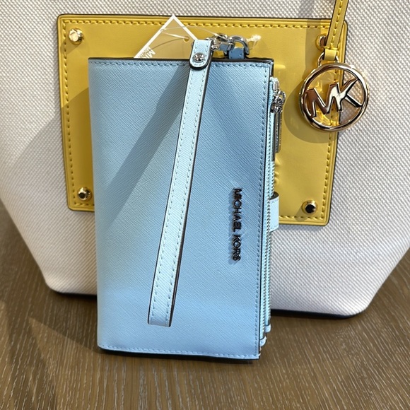 MICHAEL KORS LARGE DOUBLE ZIP WRISTLET WALLET PHONE CASE CLUTCH 
Vista Blue 
NWT - Picture 14 of 16